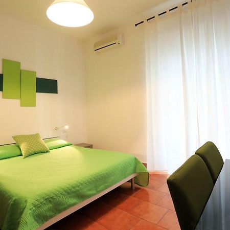 Primo Piano Guesthouse - Bari Policlinico Bagian luar foto