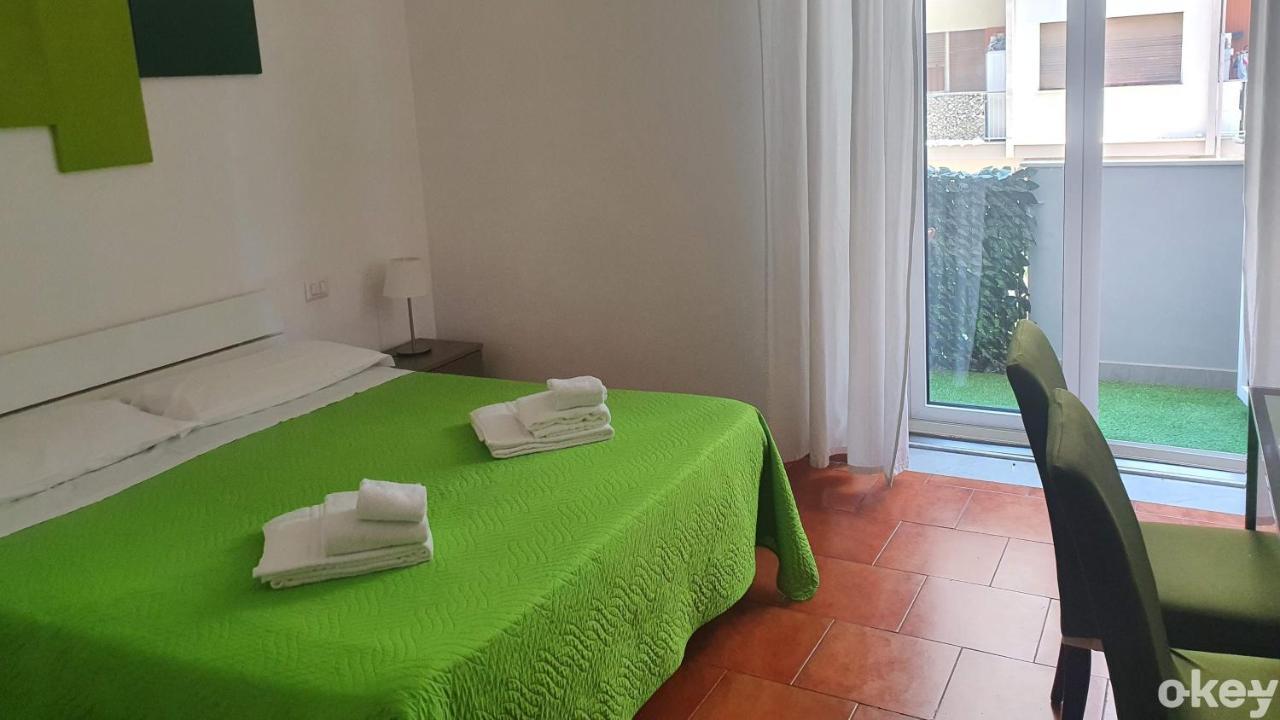 Primo Piano Guesthouse - Bari Policlinico Bagian luar foto