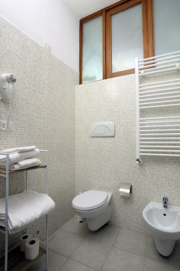 Primo Piano Guesthouse - Bari Policlinico Bagian luar foto