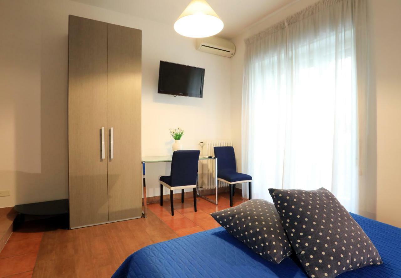 Primo Piano Guesthouse - Bari Policlinico Bagian luar foto