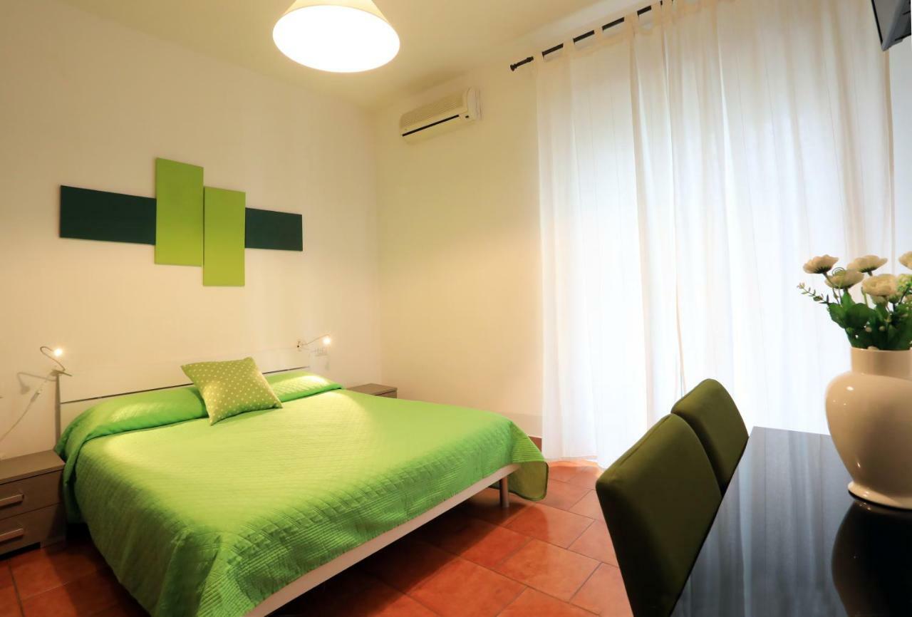 Primo Piano Guesthouse - Bari Policlinico Bagian luar foto