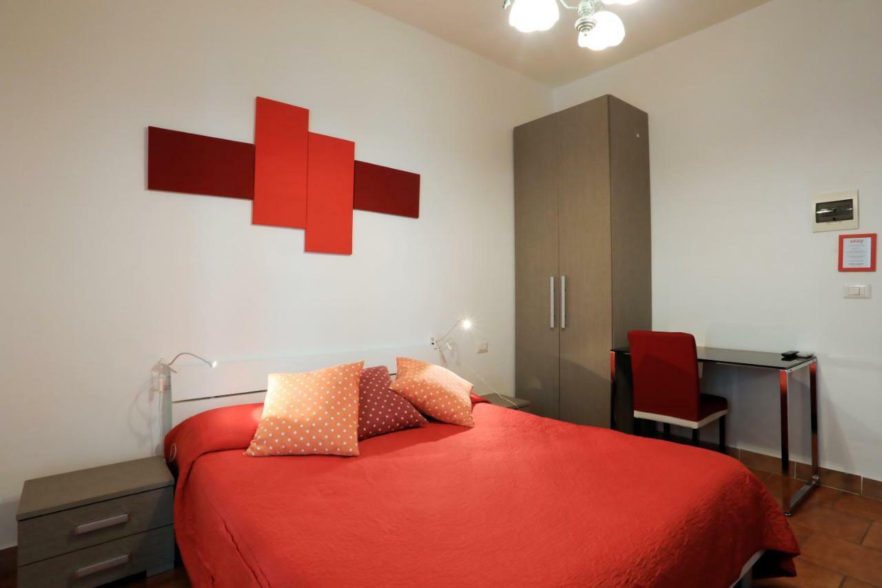 Primo Piano Guesthouse - Bari Policlinico Bagian luar foto