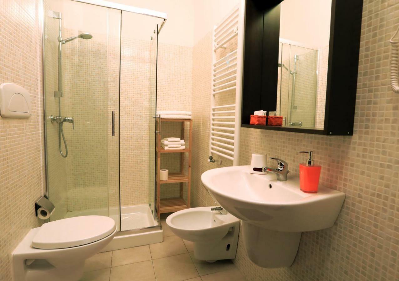 Primo Piano Guesthouse - Bari Policlinico Bagian luar foto