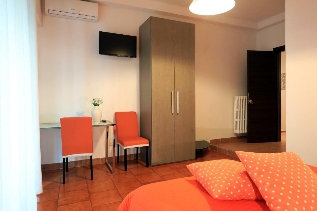 Primo Piano Guesthouse - Bari Policlinico Bagian luar foto